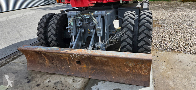 جرافة Takeuchi TB 295W