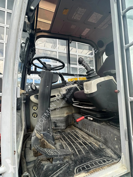 جرافة Wacker Neuson 2