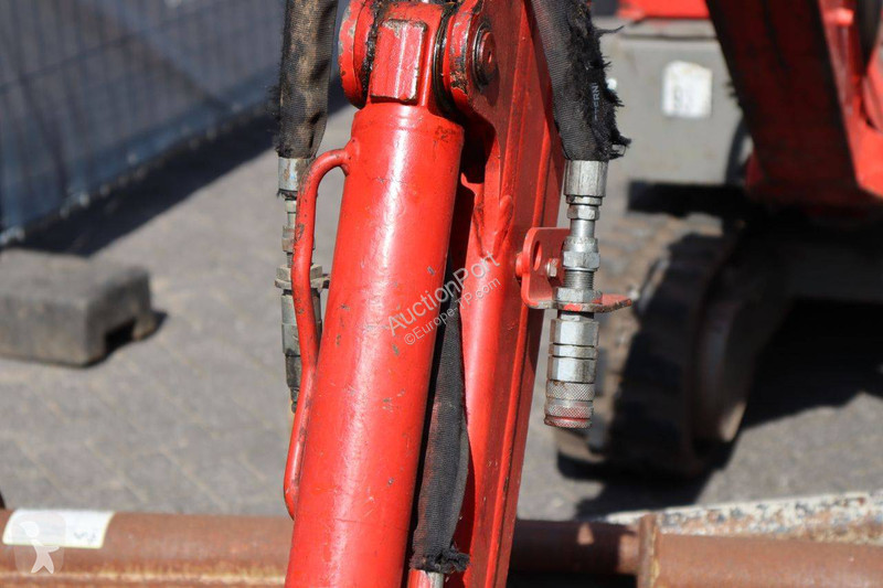 جرافة Volvo EC15D