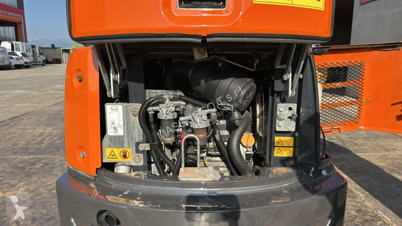 Lopatový nakládač Hitachi ZX19U-5A YR
