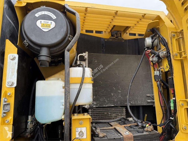 جرافة Komatsu PW 148-8
