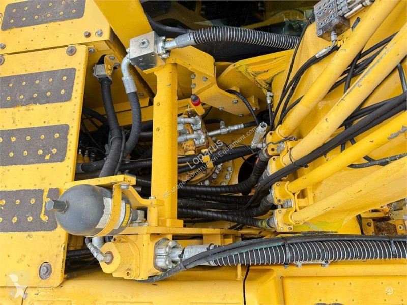 جرافة Komatsu LC8