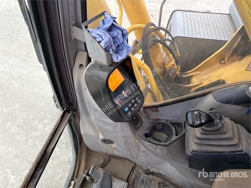 Skovel New Holland Kobelco E215B Tracked Excavator