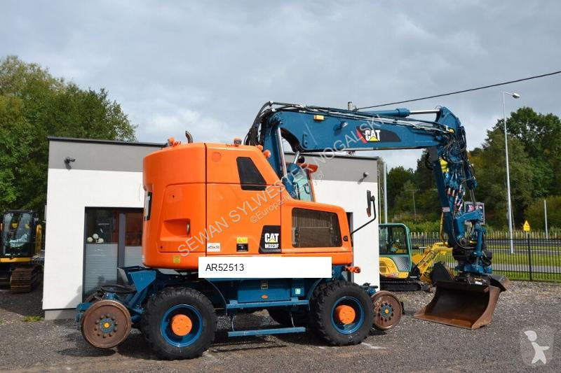 Excavadora Caterpillar M