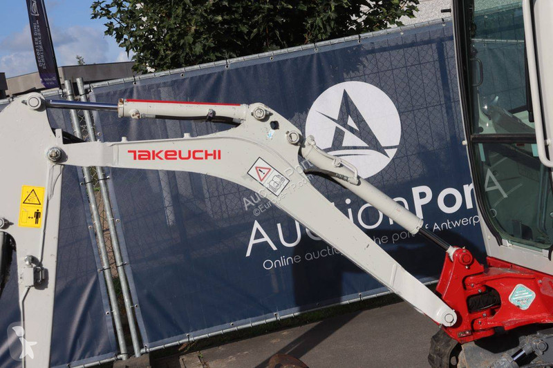 Rýpadlo Takeuchi TB216