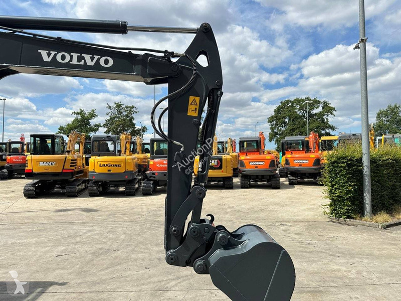 Pelle Volvo EC60C