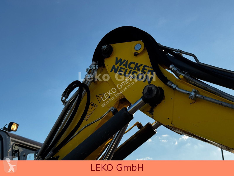 Pelle Wacker Neuson Neuson EW100 Mit Drei Löfffeln