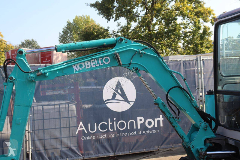 جرافة Kobelco SK25SR