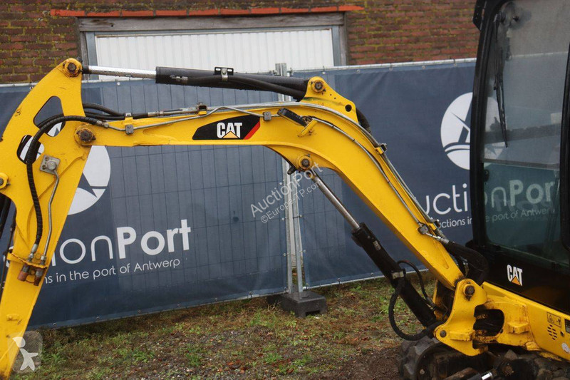 Багер Caterpillar