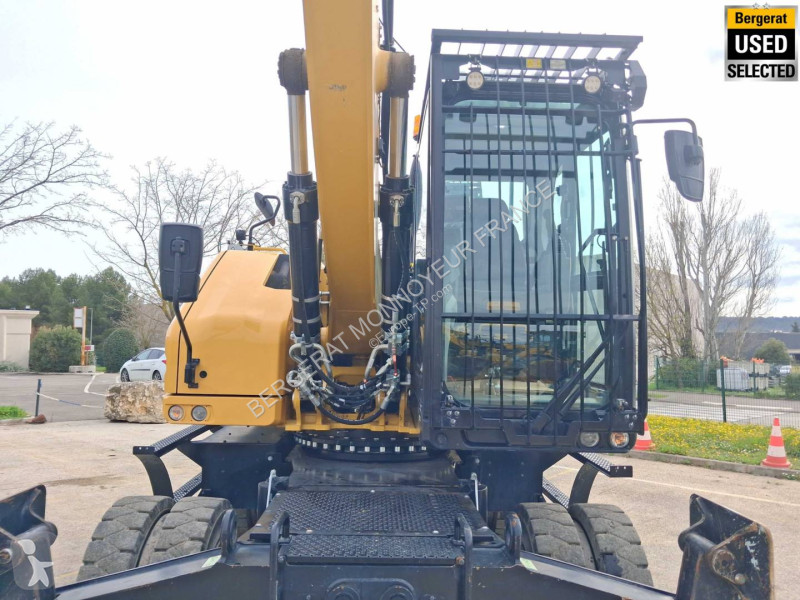 Pelle Caterpillar MH3024