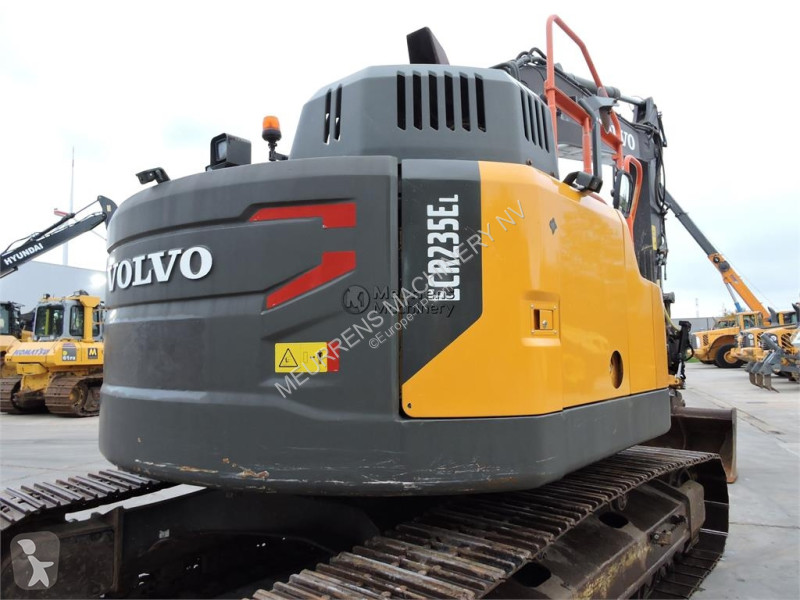 Багер Volvo ECR235