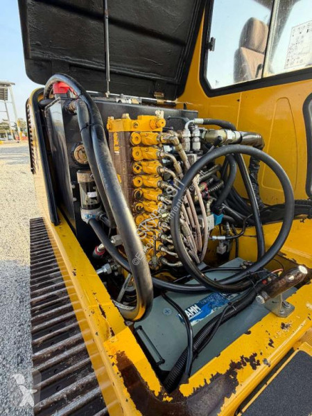جرافة Komatsu R