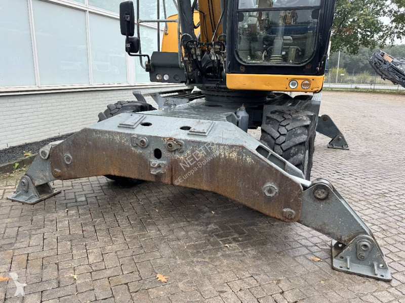 Багер Liebherr