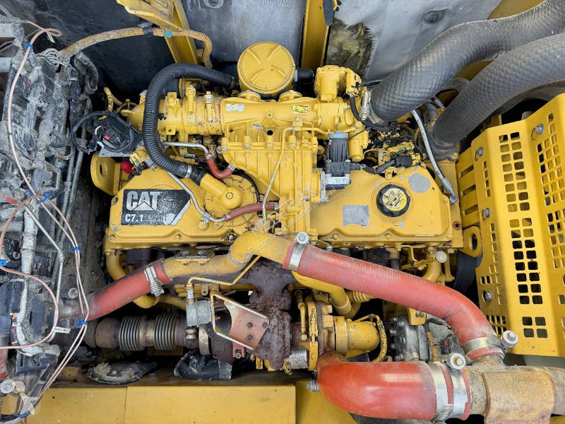 Багер Caterpillar