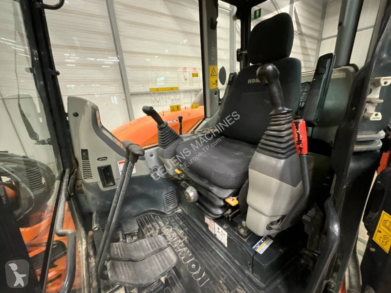 Escavadora Komatsu MR3