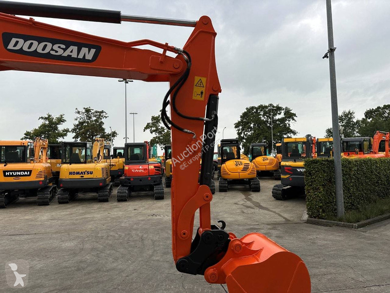 Escavadora Doosan 9C