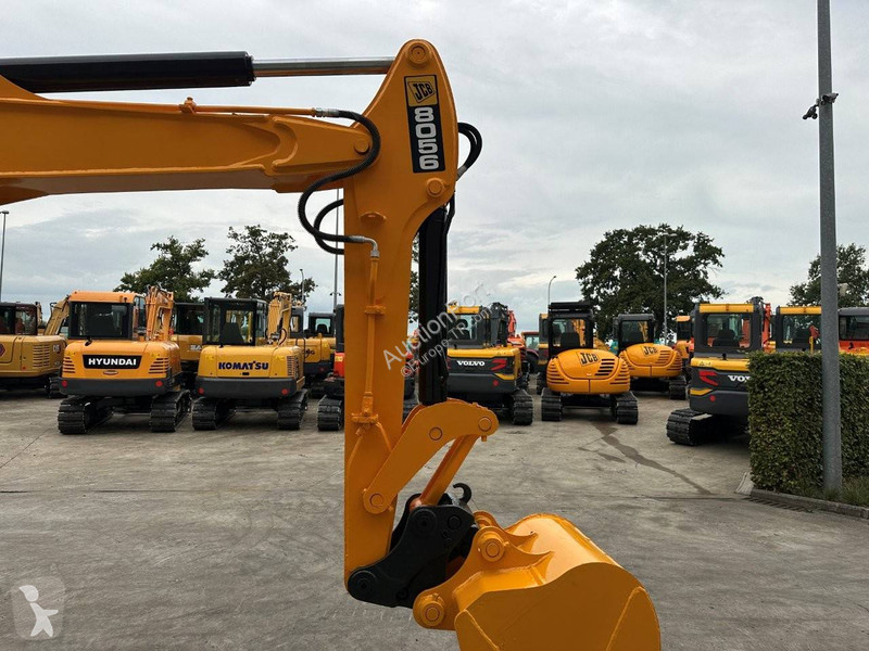 Escavadora JCB 8056