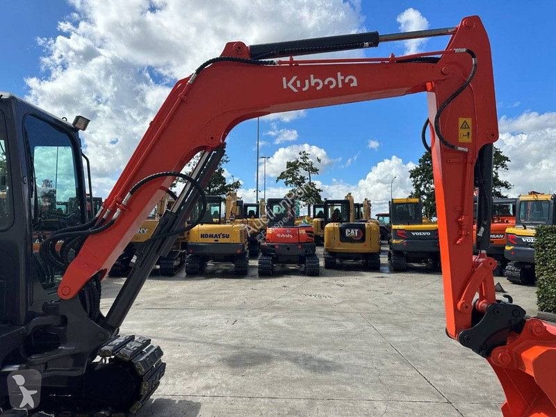 Escavadora Kubota SZ
