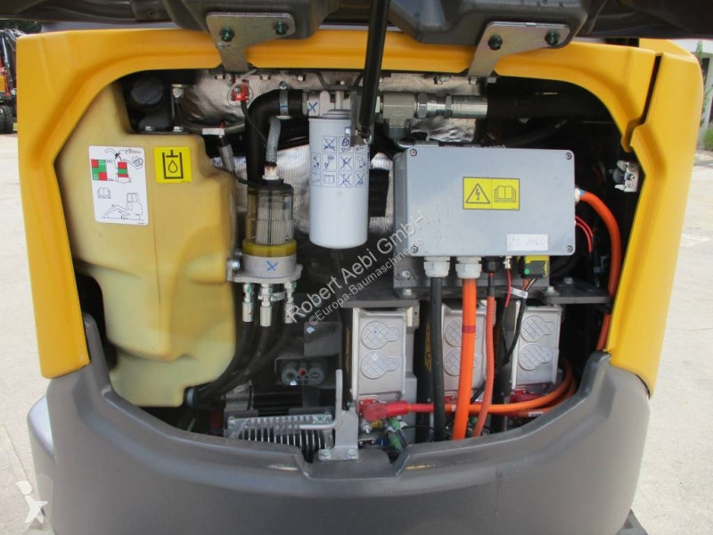 Lopatový nakládač Volvo ECR D Electric