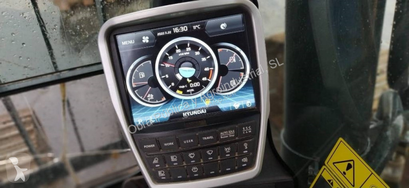 Lopatový nakládač Hyundai HX 300 L