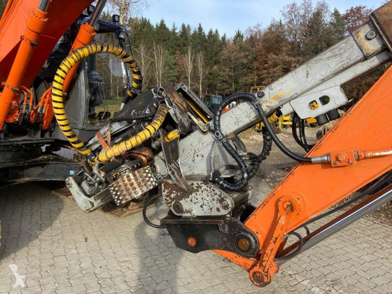 Excavadora Hitachi 210-3 mit Kesla 25 RH