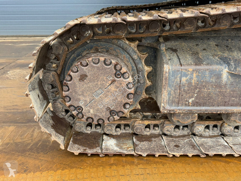 Lopatový nakládač Komatsu HB215LC-1 HB