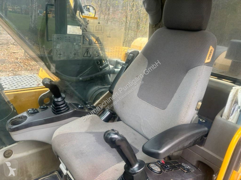 Lopatový nakládač Volvo DL