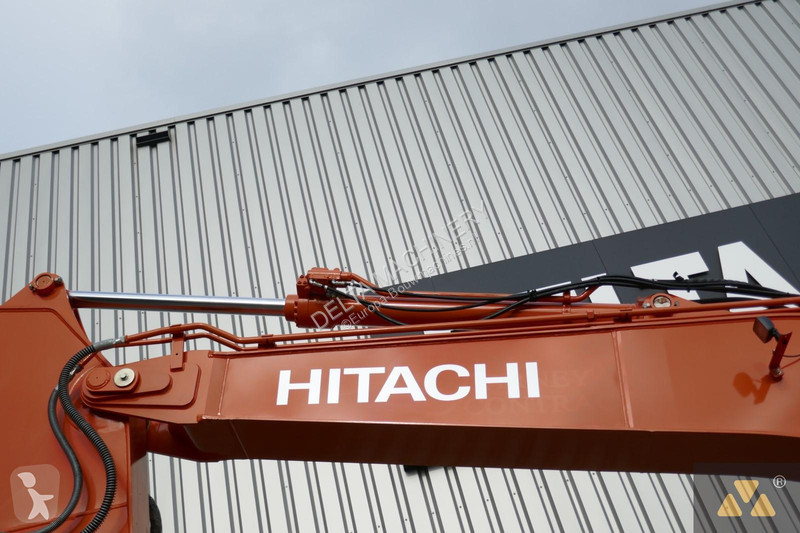 Escavadora Hitachi -7