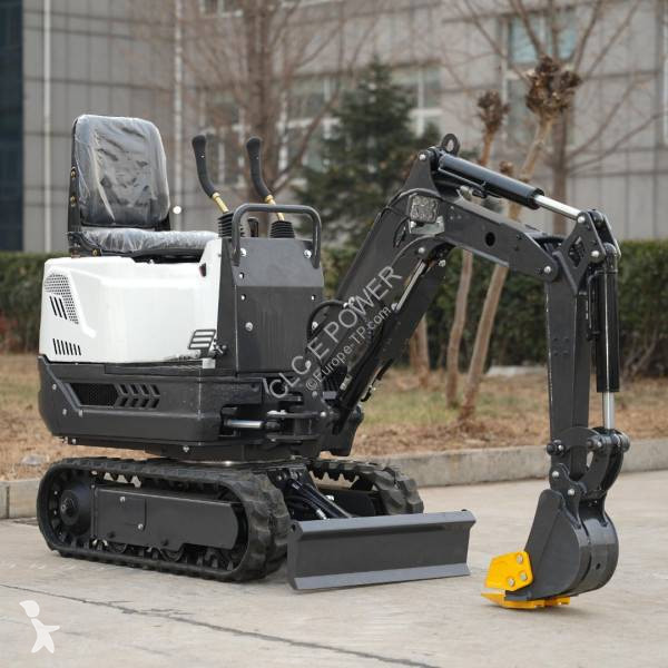 Lopatový nakládač CLC Mini Pelle T 700