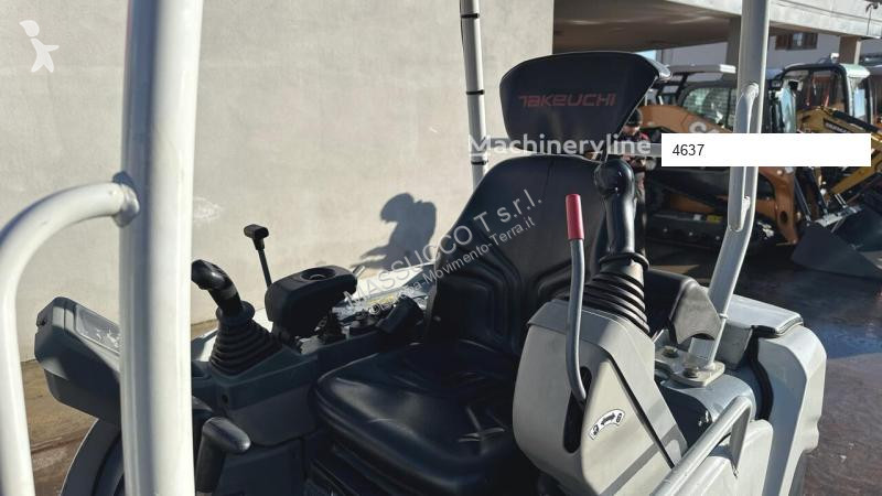 Escavatore Takeuchi TB225