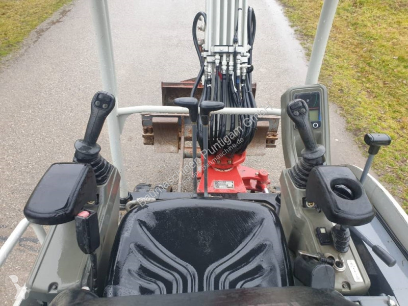Escavadora Takeuchi TB 225