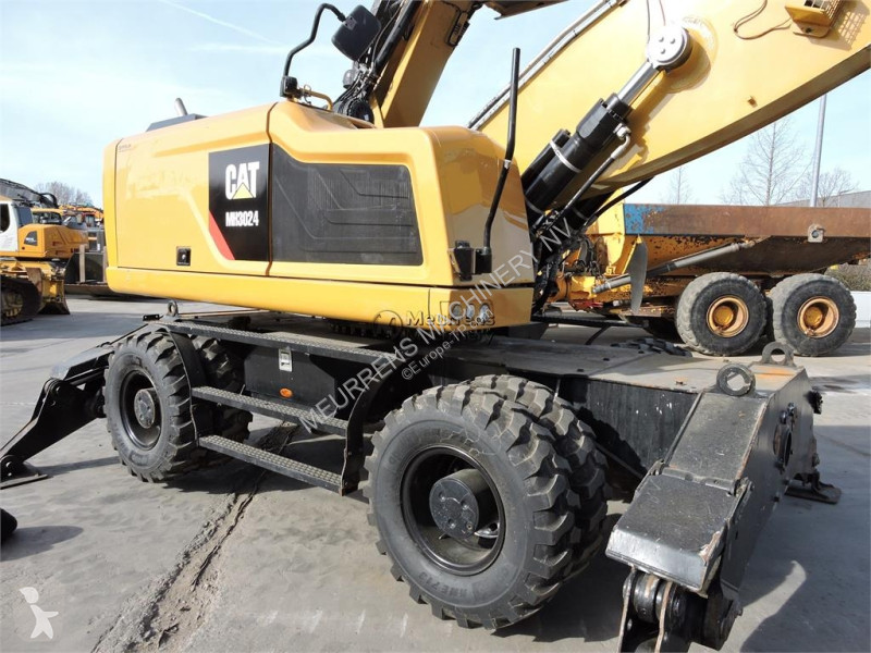Lopatový nakládač Caterpillar MH3024
