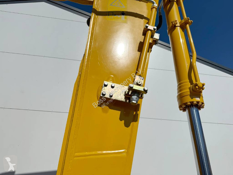 Excavator Komatsu -10M0 New / Unused / Hammer...