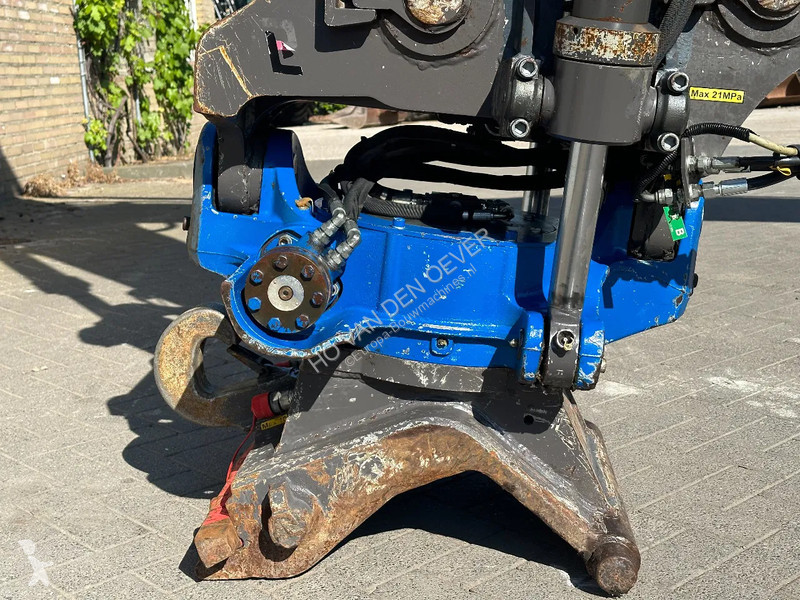 Excavator JCB