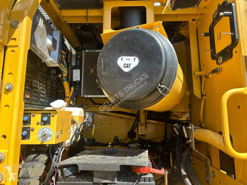 Excavator Caterpillar L CRAWLER EXCAVATOR