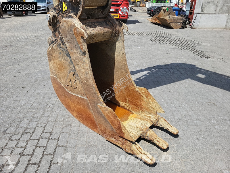 Escavadora Doosan -7 4 BUCKETS