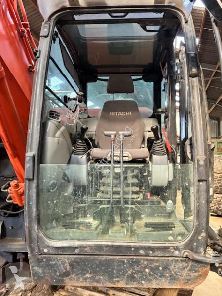 جرافة Hitachi 225USLC-5B