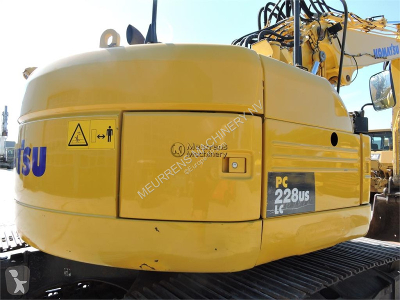 جرافة Komatsu PC228