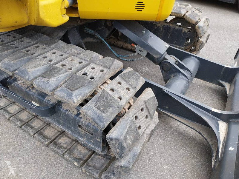 Escavadora Komatsu PC80MR-5