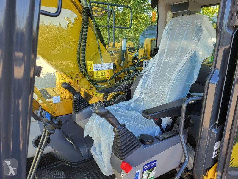 Escavatore Komatsu -11