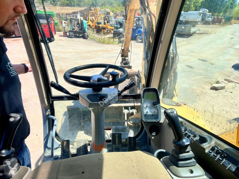 Excavator New Holland PELLE A PNEUS 10T 26