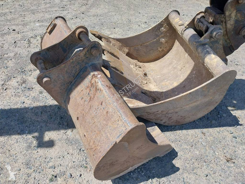 Escavadora Komatsu PC80MR-5