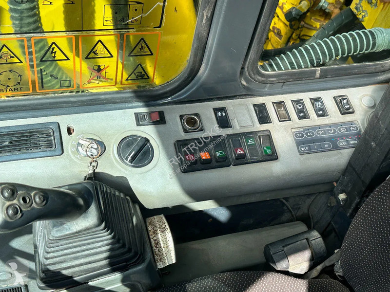 Escavatore Komatsu CE