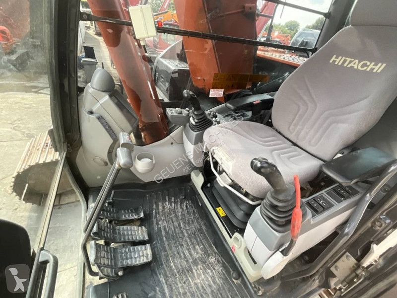 Excavator Hitachi LC-6