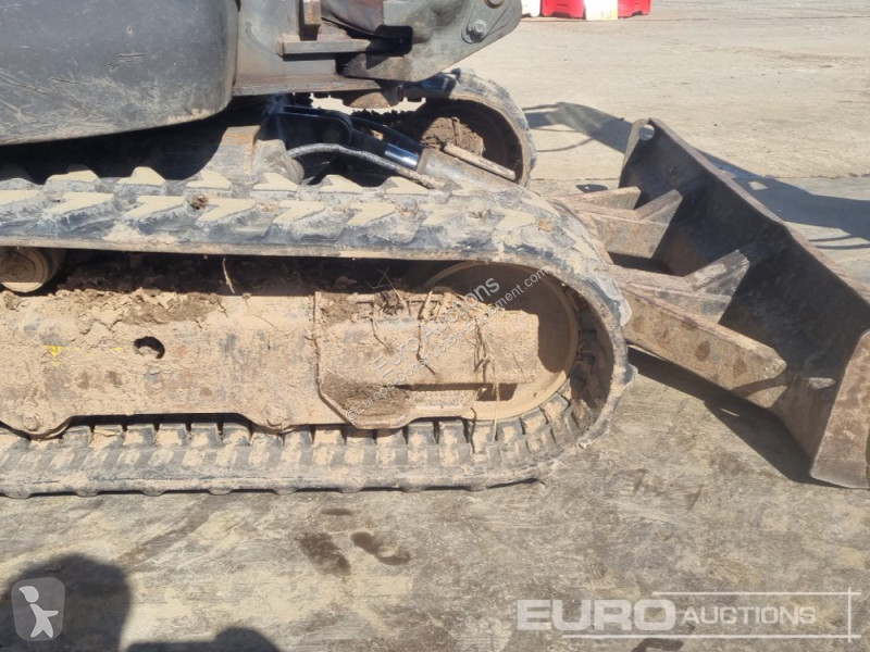 جرافة Volvo EC27D