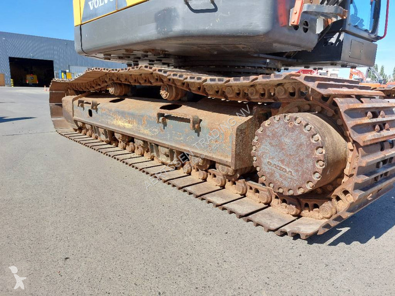 Escavadora Volvo ECR 235 E