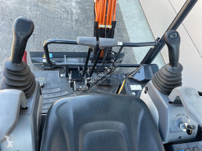 Escavadora Hitachi ZX17U