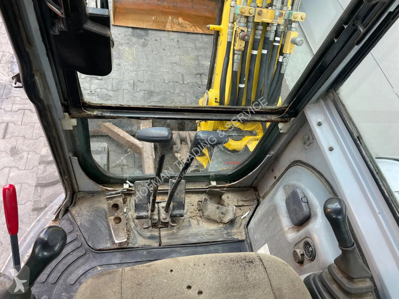 Excavator New Holland 2