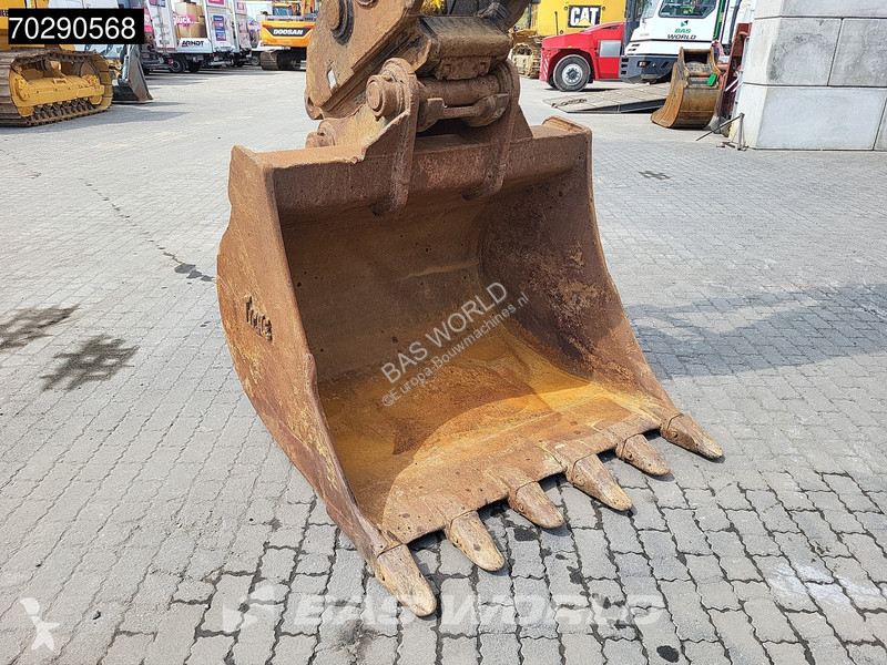 Excavator Komatsu PC240 LC-10