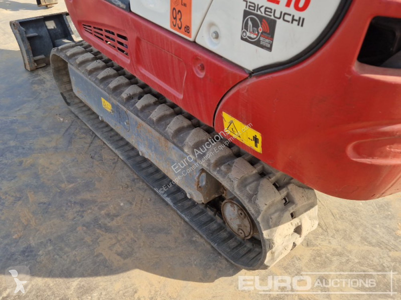 Escavadora Takeuchi TB216